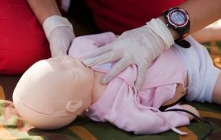 Premiers secours, secourisme, enfant, jeunes enfants, petite enfance, SST, formation